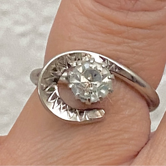 Silver-tone Clear CZ Stone Swirl Ring Size 6 - Picture 2 of 15